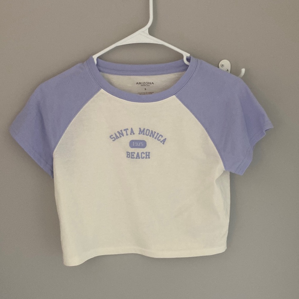 Cropped t-shirt, “Sant Monica Beach”, white and light purple